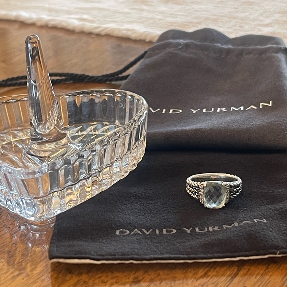 Authentic David Yurman Ring with diamonds and green stone. Size 5 - Picture 2 of 8